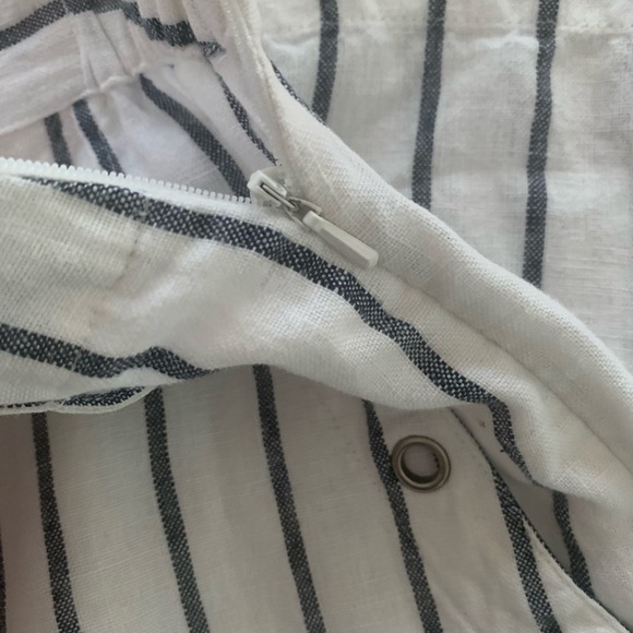 Chico’s!!! Great pants the side clasp is missing. - Picture 6 of 8